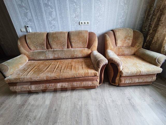 Продам диван малогабаритный и кресло, б/у, в наличии. Цена: 1 200₽ во ...
