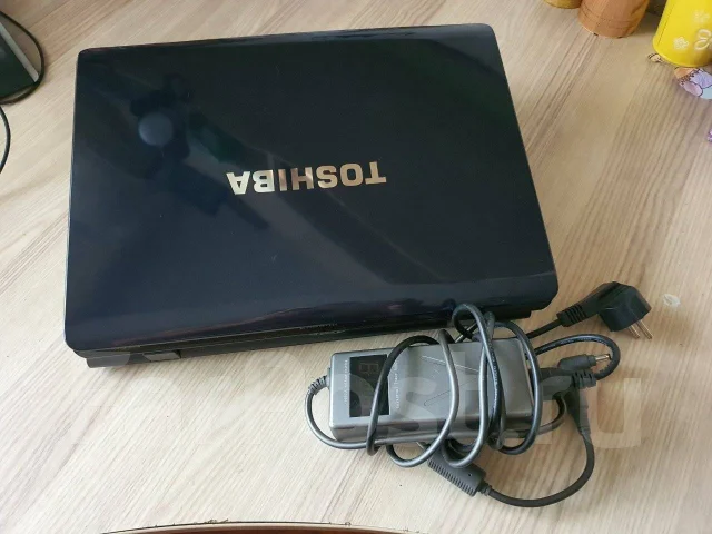 Toshiba Satellite A200. 15.4", 2����, WiFi: 1, Bluetooth: 1 ����