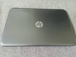 HP 15. 15.6", 1,8����, ��� 4 ��, ���� 500���, WiFi: 1, Bluetooth: 1, ����������� �� 3��. ����