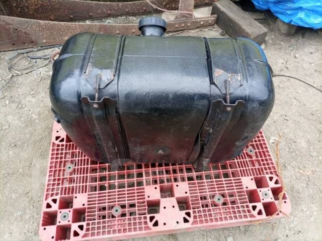 Топливный бак мицубиси фусо. Бак мицубиси фусо. Топливный бак mitsubishi fuso canter. Крышка бака митсубиси фусо кантер. Бак митсубиси фусо.
