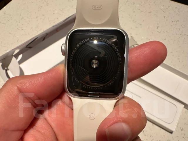 Apple Watch SE. GPS, NFC, IP67, IP68 ����