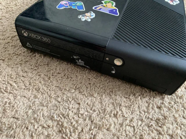 Microsoft Xbox 360 E ����