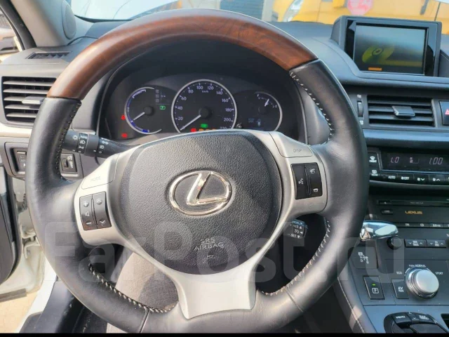 Lexus CT200h. JTHKD5BH4B2013630, 2ZRFXE ����