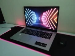 Acer. 15.6", 840,0����, ��� 8 ��, ���� 1 000���, WiFi, Bluetooth, ����������� �� 6��. ����