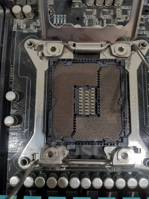 LGA2011 ����