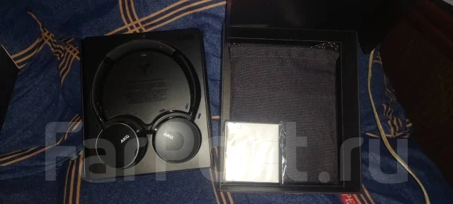AKG Y500 ����