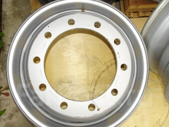 Maxion. 8.25x22.5", 10x335, ET165, �� 281���. ����