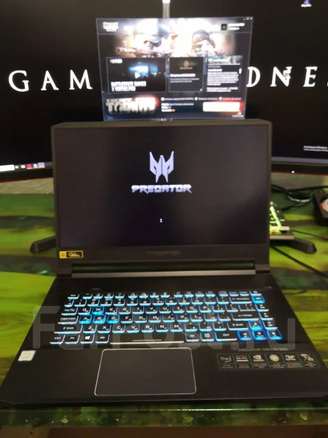 Acer Predator Triton 500. 15.6", 2,2����, ��� 16 ��, ���� 500���, WiFi: 1, Bluetooth: 1, ����������� �� 5��. ����