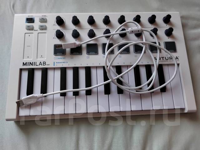 Midi клавиатура arturia, б/у, в наличии. Цена: 7 000₽ во Владивостоке