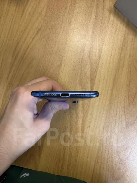 Xiaomi Mi9. �/�, 128 ��, �����, 4G LTE, NFC ����