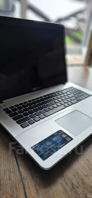 Asus X751L. 18", 3,1����, ��� 8 ��, ���� 1 000���, WiFi: 1, Bluetooth: 1, ����������� �� 6��. ����