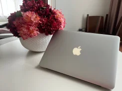 Apple MacBook Pro 13 2015 Early. 13.3", 3,1����, ��� 16 ��, ���� 256���, WiFi, Bluetooth, ����������� �� 6��. ����