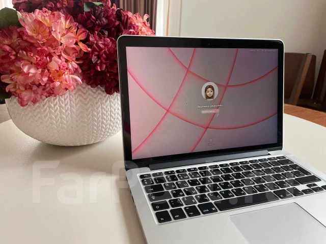 Apple MacBook Pro 13 2015 Early. 13.3", 3,1����, ��� 16 ��, ���� 256���, WiFi: 1, Bluetooth: 1, ����������� �� 6��. ����