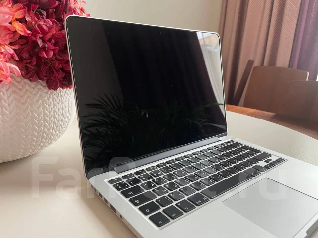 Apple MacBook Pro 13 2015 Early. 13.3", 3,1����, ��� 16 ��, ���� 256���, WiFi: 1, Bluetooth: 1, ����������� �� 6��. ����