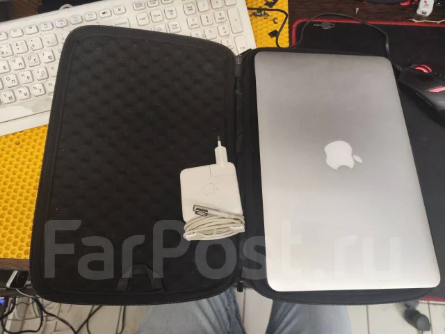 Apple MacBook Air 11. 11", ��� 4 ��, ���� 120���, WiFi: 1, Bluetooth: 1 ����