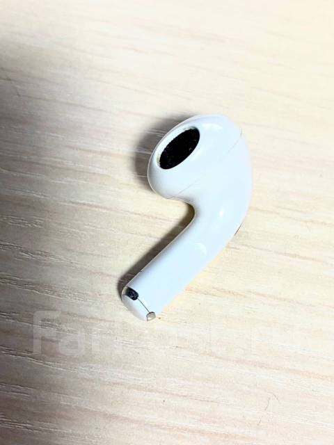 Левый наушник Apple AirPods 3, б/у, в наличии. Цена: 2 000₽ во Владивостоке