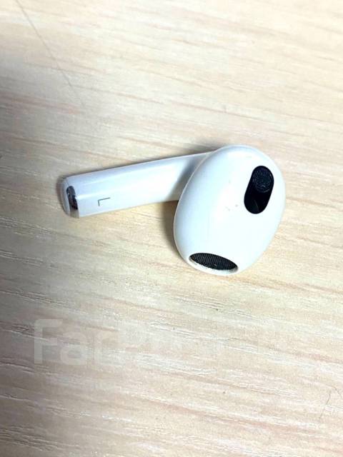 Левый наушник Apple AirPods 3, б/у, в наличии. Цена: 2 000₽ во Владивостоке