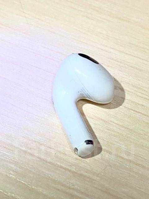 Левый наушник Apple AirPods 3, б/у, в наличии. Цена: 2 000₽ во Владивостоке