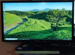 Samsung. 28", ���������� �� (LCD, LED, QLED) ����
