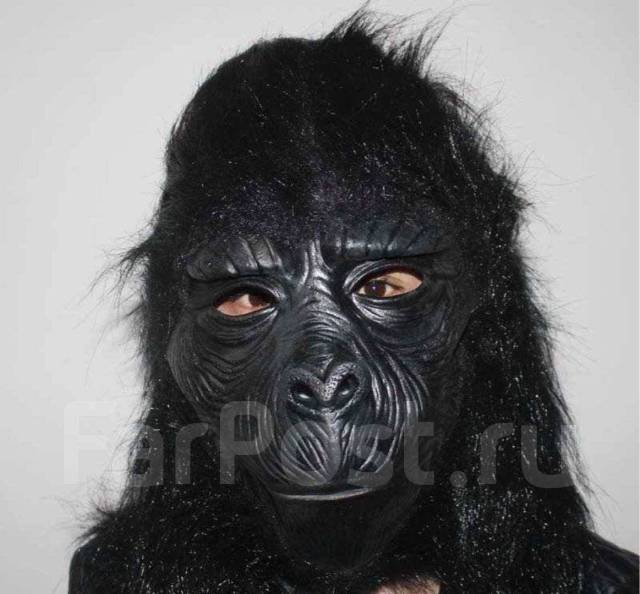 Выступление гориллы в маске. Маска гориллы.