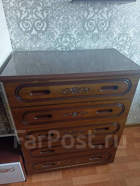 Камод, тёмное дерево, б/у, в наличии. Цена: 500₽ во Владивостоке