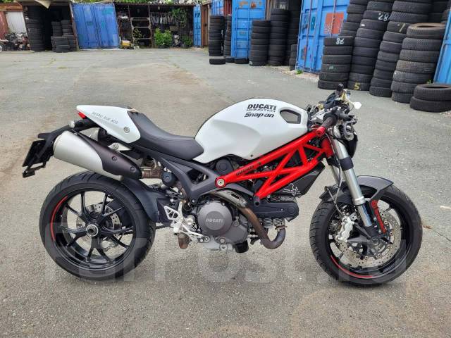 Ducati Monster 796 с пассажиром