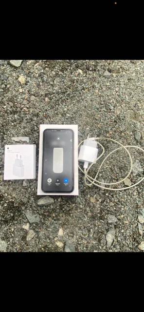 Apple iPhone 11. �/�, 64 ��, �����, 4G LTE ����