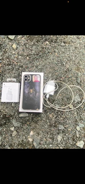 Apple iPhone 11. �/�, 64 ��, �����, 4G LTE ����