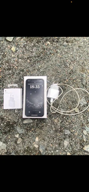 Apple iPhone 11. �/�, 64 ��, �����, 4G LTE ����
