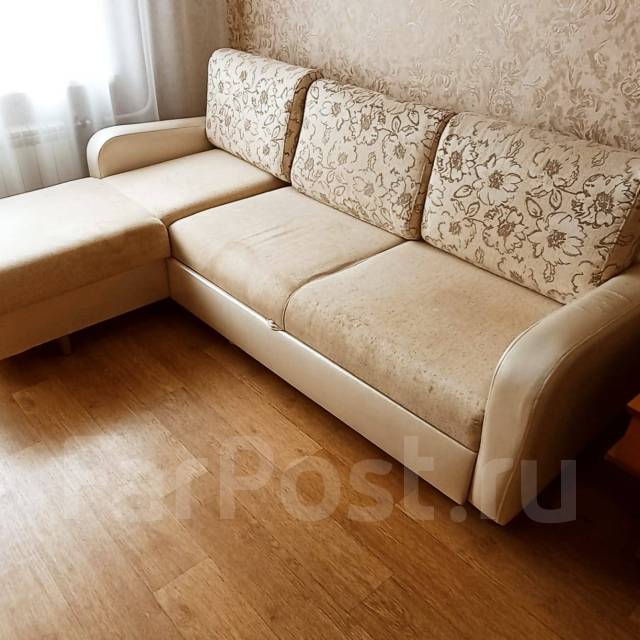 Диван угловой, б/у, в наличии. Цена: 3 000₽ во Владивостоке