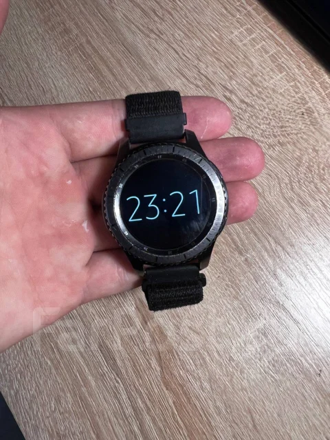 Samsung Gear S3 Frontier. GPS, NFC, IP68 ����