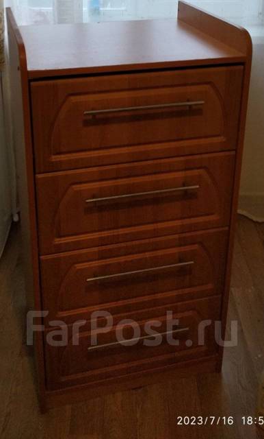 Продам комод, коричневый, 60 см, 109 см, 50 см, б/у, в наличии. Цена: 4 ...