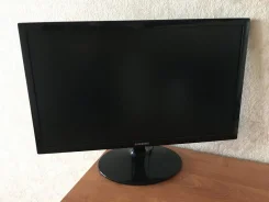 Samsung. 24", ���������� �� (LCD, LED, QLED) ����