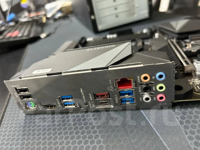 AMD X570 ����