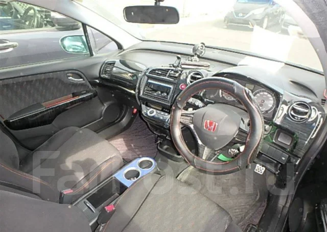 Honda Stream. RN8 ����