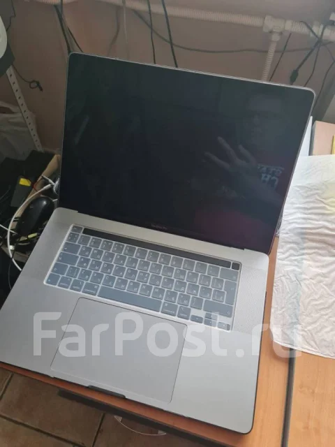 Apple MacBook Pro 16. 16", 4,8����, ��� 16 ��, ���� 1 000���, WiFi: 1, Bluetooth: 1 ����
