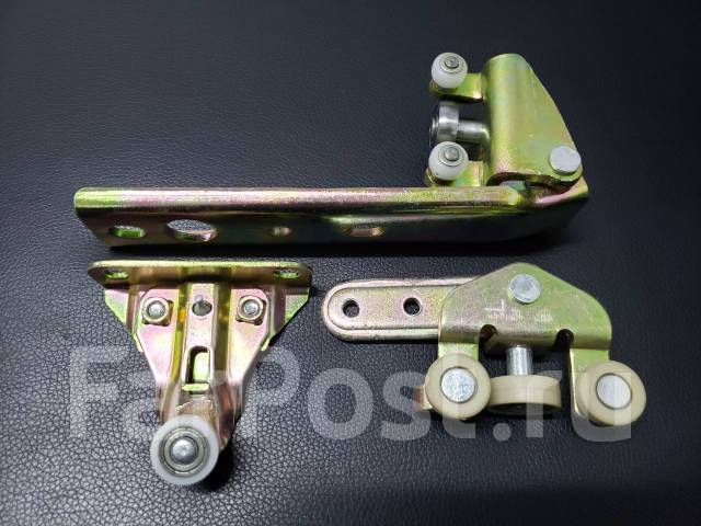 Toyota hiace 2010 ролик сдвижной двери. Фиксаторы сдвижной двери тойота хайс. Как снять обшивку на тойоте хайсе боковой двери кзн 106 кузов. Сдвижная дверь тойота хайс. Сдвижная дверь тойота хайс.