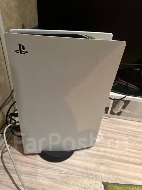 Продам PlayStation 5, б/у, в наличии. Цена: 65 000₽ в Уссурийске