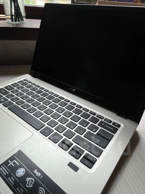 Acer Swift 1. 14", 1,1����, ��� 4 ��, ���� 256���, WiFi: 1, Bluetooth: 1, ����������� �� 8��. ����
