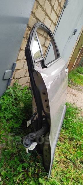 Продам левую переднюю дверь Тойота CHR купить во Владивостоке по цене ...