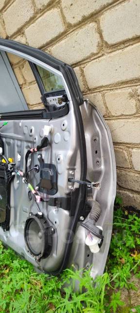 Продам левую переднюю дверь Тойота CHR купить во Владивостоке по цене ...