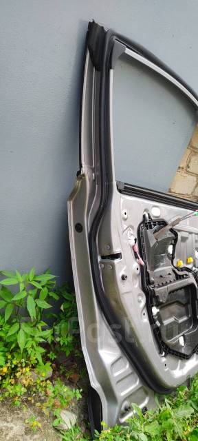 Продам левую переднюю дверь Тойота CHR купить во Владивостоке по цене ...