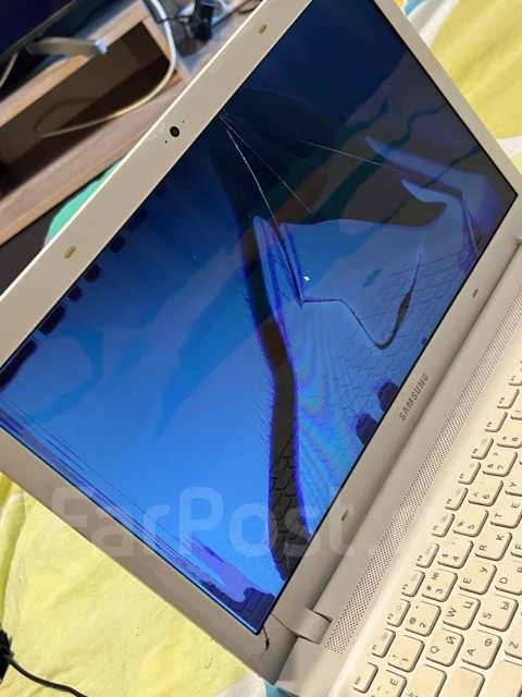 Samsung ATIV Book 2 270E5E. ��� 4 ��, WiFi: 1, Bluetooth: 1 ����