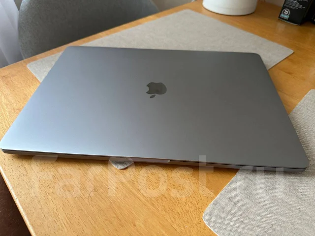 Apple MacBook Pro 16. 16", 2,3����, ��� 16 ��, ���� 1 000���, WiFi: 1, Bluetooth: 1, ����������� �� 10��. ����