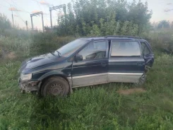 Mitsubishi Space Wagon ����