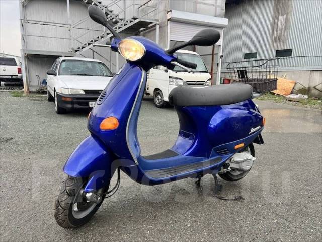 Итальянский мопед Vespa 2020 фиолетовая