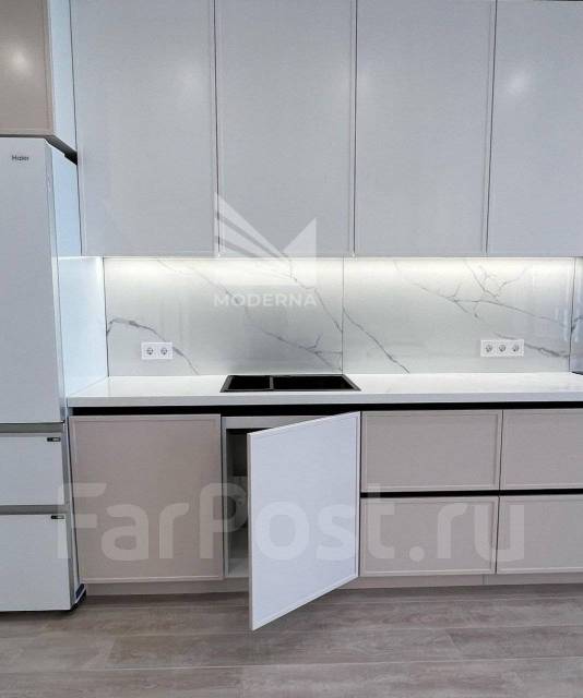 Встроенный кухонный гарнитур Бланк Кухня на заказ Модерна, прямая ...