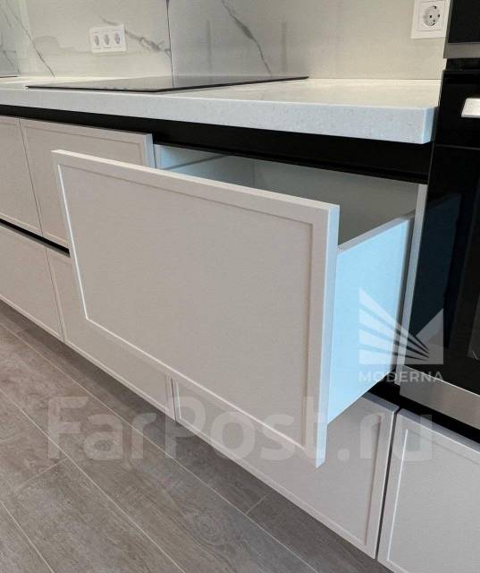 Встроенный кухонный гарнитур Бланк Кухня на заказ Модерна, прямая ...