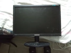 Samsung. 19", ���������� �� (LCD, LED, QLED) ����