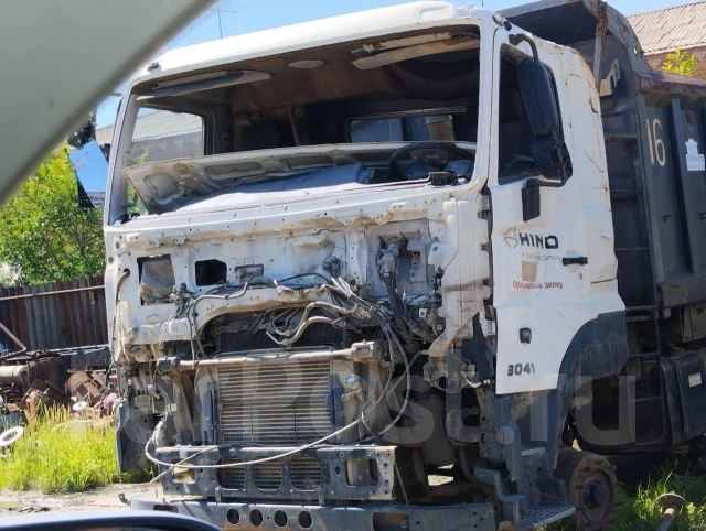Hino 700 ����